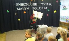 Gnieźnianie Czytają Małym Polanom (link otworzy duże zdjęcie)