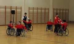 Niezwykły pokaz tańca w SP2 (link otworzy duże zdjęcie)