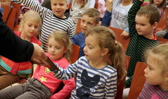 Basia w gnieźnieńskiej bibliotece (link otworzy duże zdjęcie)