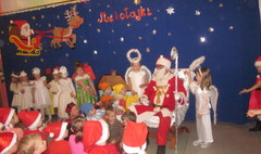 Mali Piastowie czekają na św. Mikołaja (link otworzy duże zdjęcie)