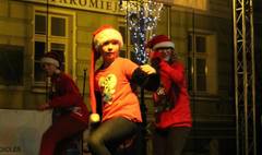 Morsy, zumba i muzyka, czyli drugi dzień świątecznego jarmarku (link otworzy duże zdjęcie)