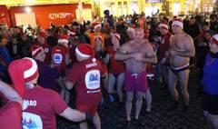 Morsy, zumba i muzyka, czyli drugi dzień świątecznego jarmarku (link otworzy duże zdjęcie)