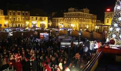 Morsy, zumba i muzyka, czyli drugi dzień świątecznego jarmarku (link otworzy duże zdjęcie)