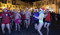 Morsy, zumba i muzyka, czyli drugi dzień świątecznego jarmarku (link otworzy duże zdjęcie)