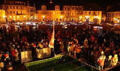 Morsy, zumba i muzyka, czyli drugi dzień świątecznego jarmarku (link otworzy duże zdjęcie)