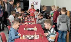 Młodzi szachiści godnie uczcili dzień św. Mikołaja (link otworzy duże zdjęcie)