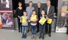 Młodzi szachiści godnie uczcili dzień św. Mikołaja (link otworzy duże zdjęcie)