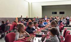 Młodzi szachiści godnie uczcili dzień św. Mikołaja (link otworzy duże zdjęcie)