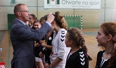 SP 12 Mistrzem Gniezna w piłce ręcznej (link otworzy duże zdjęcie)