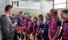 SP 12 Mistrzem Gniezna w piłce ręcznej (link otworzy duże zdjęcie)