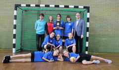 SP 12 Mistrzem Gniezna w piłce ręcznej (link otworzy duże zdjęcie)