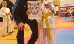 8 medali zawodników GKK Yoshitaka Dojo (link otworzy duże zdjęcie)