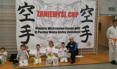 8 medali zawodników GKK Yoshitaka Dojo (link otworzy duże zdjęcie)