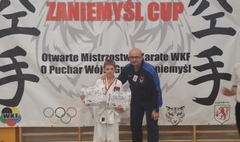8 medali zawodników GKK Yoshitaka Dojo (link otworzy duże zdjęcie)