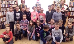 Z ilu książek ta niezwykła choinka? (link otworzy duże zdjęcie)