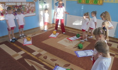 Nauka poprzez sport w gnieźnieńskim przedszkolu (link otworzy duże zdjęcie)