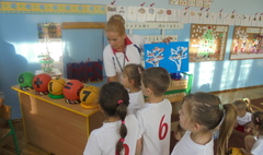 Nauka poprzez sport w gnieźnieńskim przedszkolu (link otworzy duże zdjęcie)