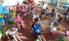 Nauka poprzez sport w gnieźnieńskim przedszkolu (link otworzy duże zdjęcie)