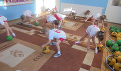 Nauka poprzez sport w gnieźnieńskim przedszkolu (link otworzy duże zdjęcie)