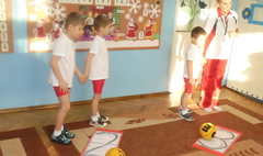 Nauka poprzez sport w gnieźnieńskim przedszkolu (link otworzy duże zdjęcie)