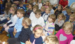 Jasełka, które przypominają o znaczeniu świąt (link otworzy duże zdjęcie)