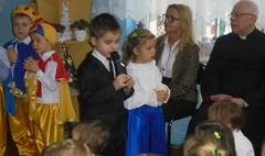 Jasełka, które przypominają o znaczeniu świąt (link otworzy duże zdjęcie)