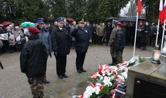 Gnieźnianie uczcili pamięć powstańców (link otworzy duże zdjęcie)
