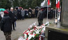 Gnieźnianie uczcili pamięć powstańców (link otworzy duże zdjęcie)