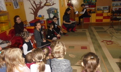 Koncert absolwentów przedszkola w „Polnych Kwiatach” (link otworzy duże zdjęcie)