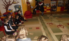 Koncert absolwentów przedszkola w „Polnych Kwiatach” (link otworzy duże zdjęcie)