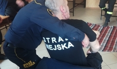 Współpraca strażaków i strażników miejskich (link otworzy duże zdjęcie)