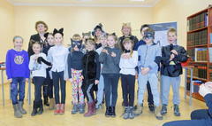 „Dziewięć żyć, chodzącymi własnymi drogami, czyli kot w fantastyce”
w ramach IX Konwentu F (link otworzy duże zdjęcie)