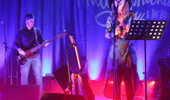 Koncert Anity Lipnickiej oczarował komplet zgromadzonej w auli I LO widowni. (link otworzy duże zdjęcie)