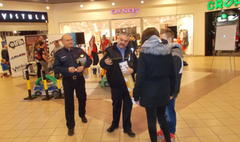 Strażnicy Miejscy przekonywali do noszenia odblasków (link otworzy duże zdjęcie)