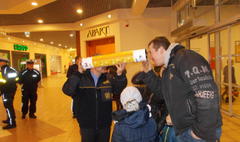 Strażnicy Miejscy przekonywali do noszenia odblasków (link otworzy duże zdjęcie)