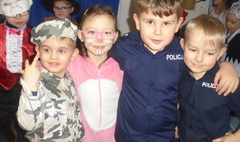 Karnawałowy bal przedszkolaków (link otworzy duże zdjęcie)