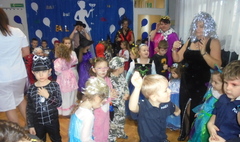 Karnawałowy bal przedszkolaków (link otworzy duże zdjęcie)