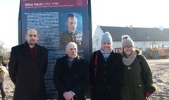 Odsłonięto tablicę upamiętniającą Rotmistrza Pileckiego (link otworzy duże zdjęcie)