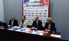 Uczestnicy konferencji zapowiadającej XVI Bieg Europejski - od lewej: Andrzej Krzyścin, Sylwia Szy