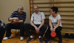 Przy stole z seniorami (link otworzy duże zdjęcie)