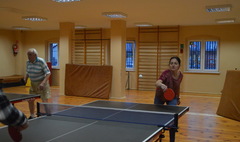 Przy stole z seniorami (link otworzy duże zdjęcie)