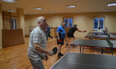 Przy stole z seniorami (link otworzy duże zdjęcie)