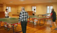 Przy stole z seniorami (link otworzy duże zdjęcie)