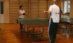 Przy stole z seniorami (link otworzy duże zdjęcie)