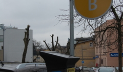 Maszty informacyjne przy parkomatach