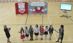 Najmłodsi gnieźnianie zaśpiewali o Polsce (link otworzy duże zdjęcie)