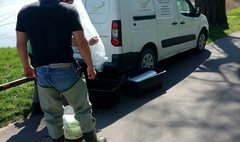 Zarybianie Jeziora Jelonek (link otworzy duże zdjęcie)