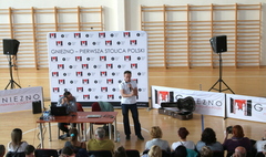 Spotkanie z Denisem Urubką oraz Bogusławem Magrelem. (link otworzy duże zdjęcie)