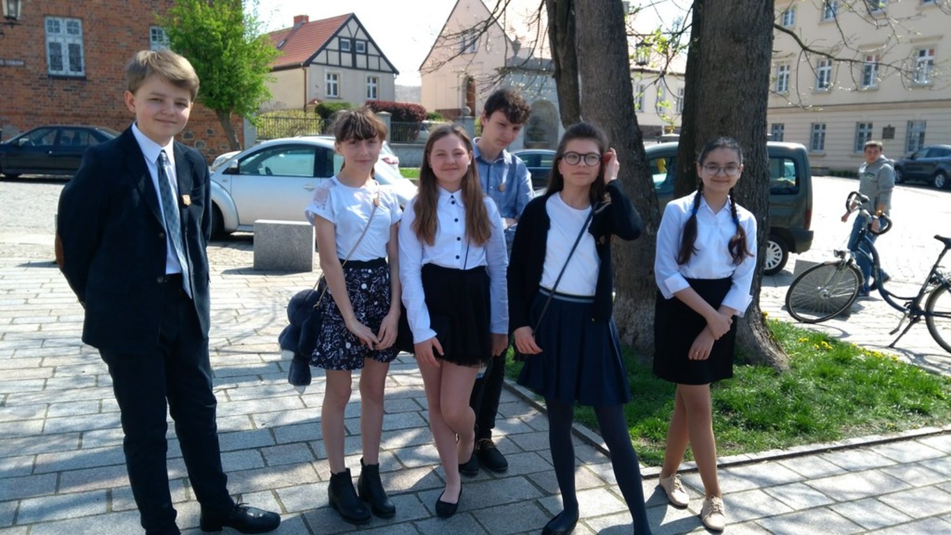 Uczniowie Wraz Z Nauczycielem Wybierają Się Na Wycieczkę W Pieniny Urząd Miejski w Gnieźnie - Uczniowie z „Piątki” na obchodach Dni Lasu.