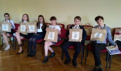 Uczniowie z „Piątki” na obchodach Dni Lasu. (link otworzy duże zdjęcie)